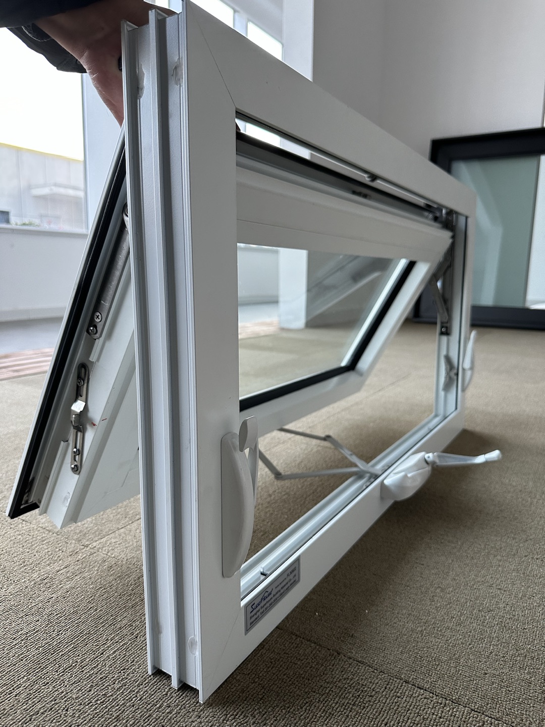 Commercial Aluminum Awning Window American Crank Window Double Glazed Glass Soundproof Rainproof Custom Color For Restaurant