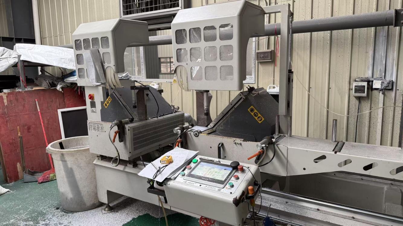 Aluminum Cutting Machine