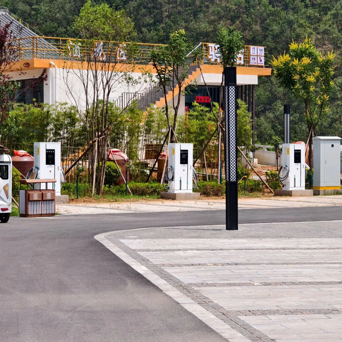 Universal CCS and Chademo EV Fast Charger Global Charging Station