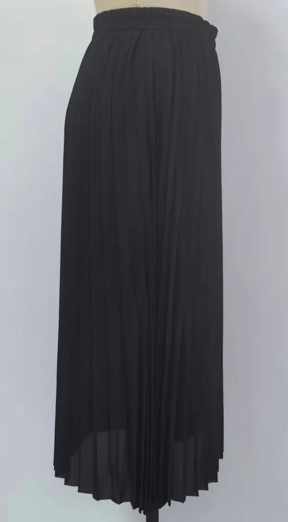 Ladies Casual Pleated Skirt Material Detail