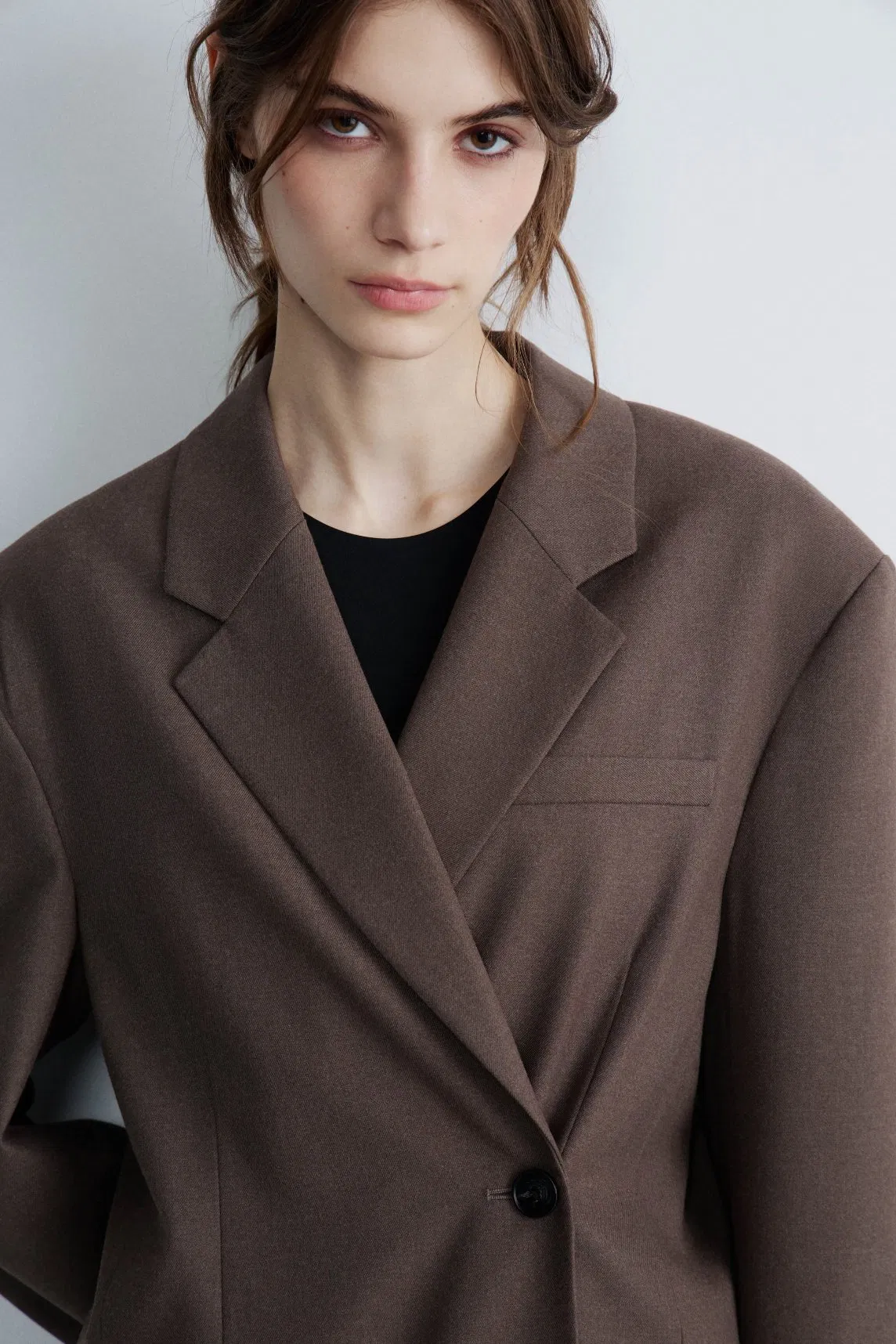 High-End Wholesale Loose Fit Wool Blend Fabric Women's Suits Blazer with Adjustable Back Buttons Design for Autumn Casual Wear