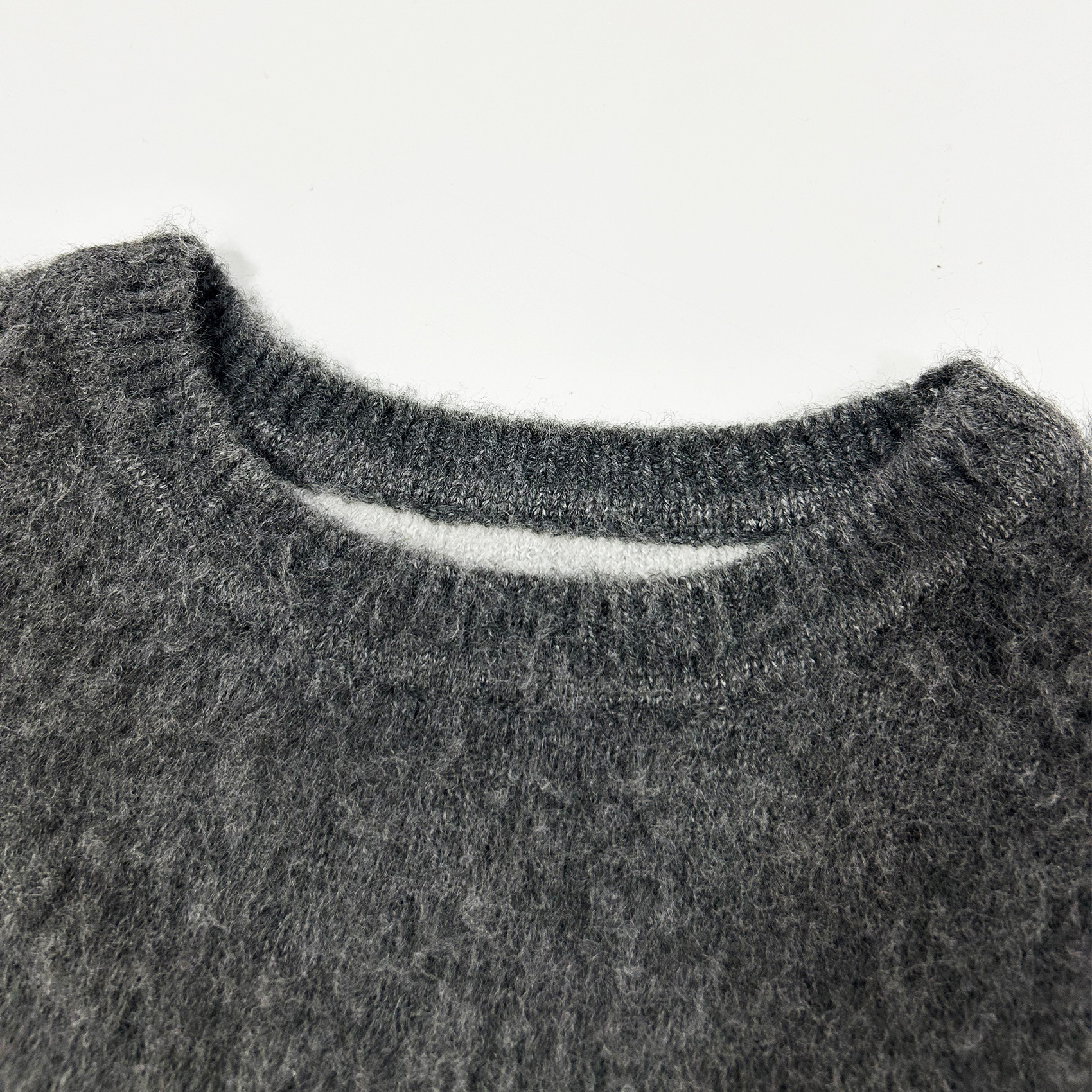 Hot-Selling Custom Logo Jacquard Knitted Jumper Drop Shoulder Furry Mohair Wool Pullover Winter Crew Neck Sweater