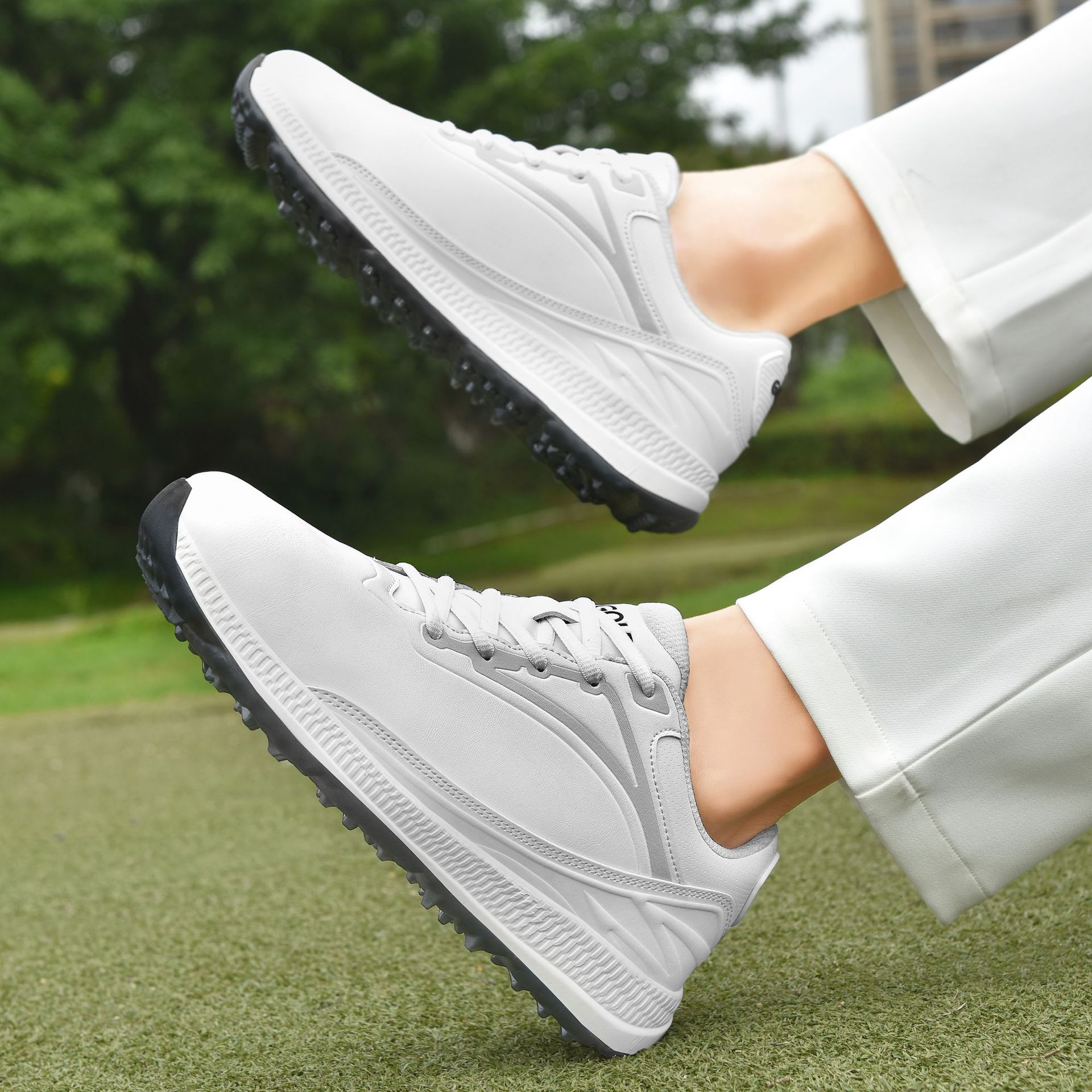 Men's Classic Golf Shoes - with Anti slip Studs on the Sole, Lightweight and Comfortable