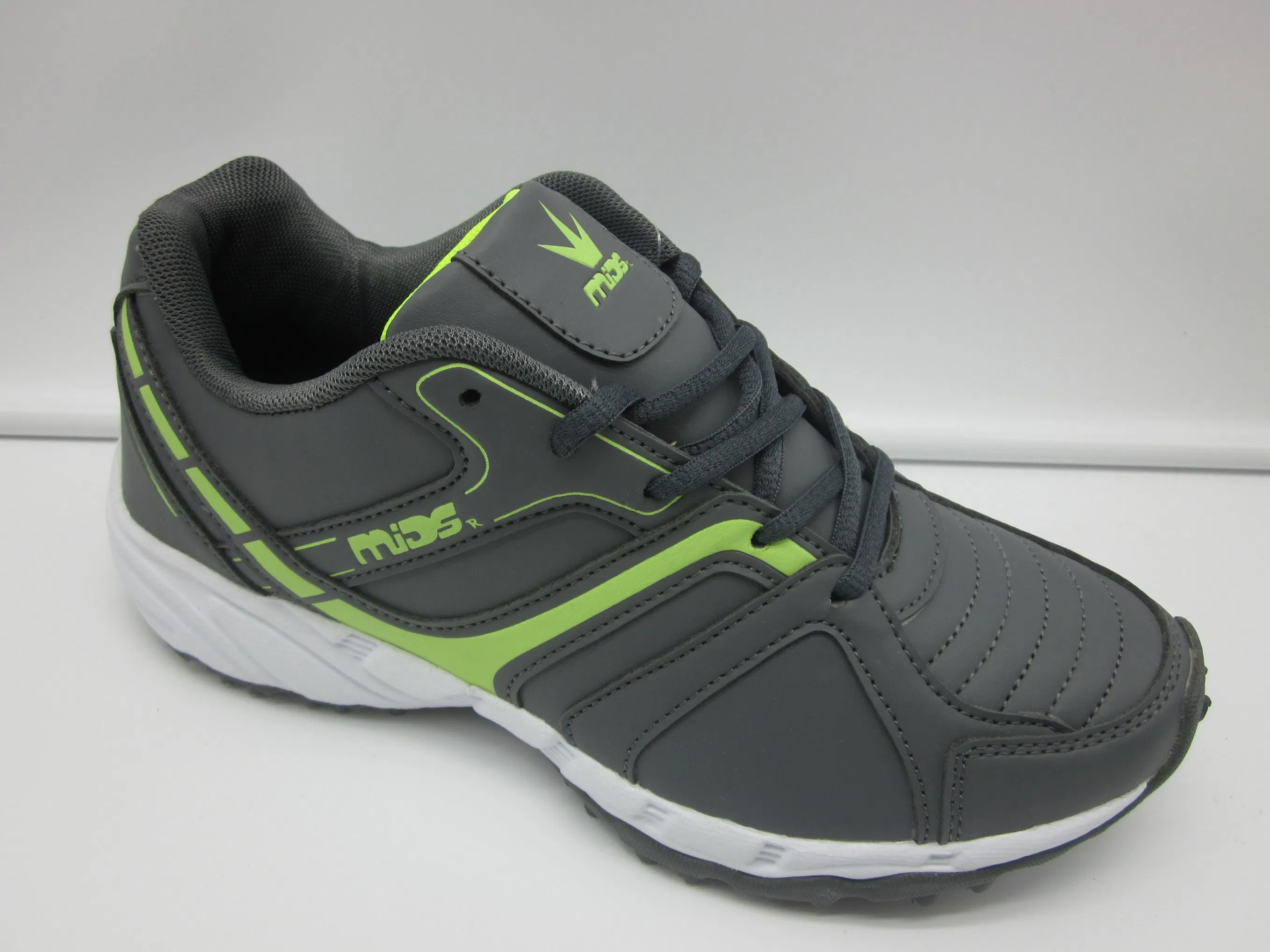 Athletic Functional Shoes Cricket Baseball Shoes with Men