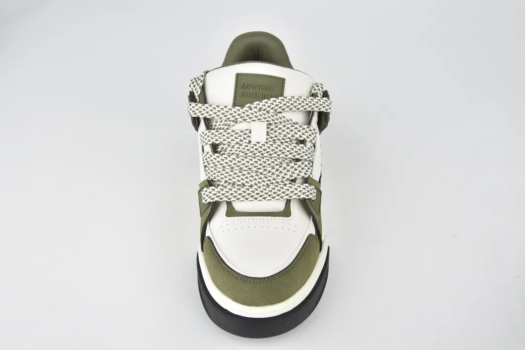 Skateboarding Shoes Detail View 1
