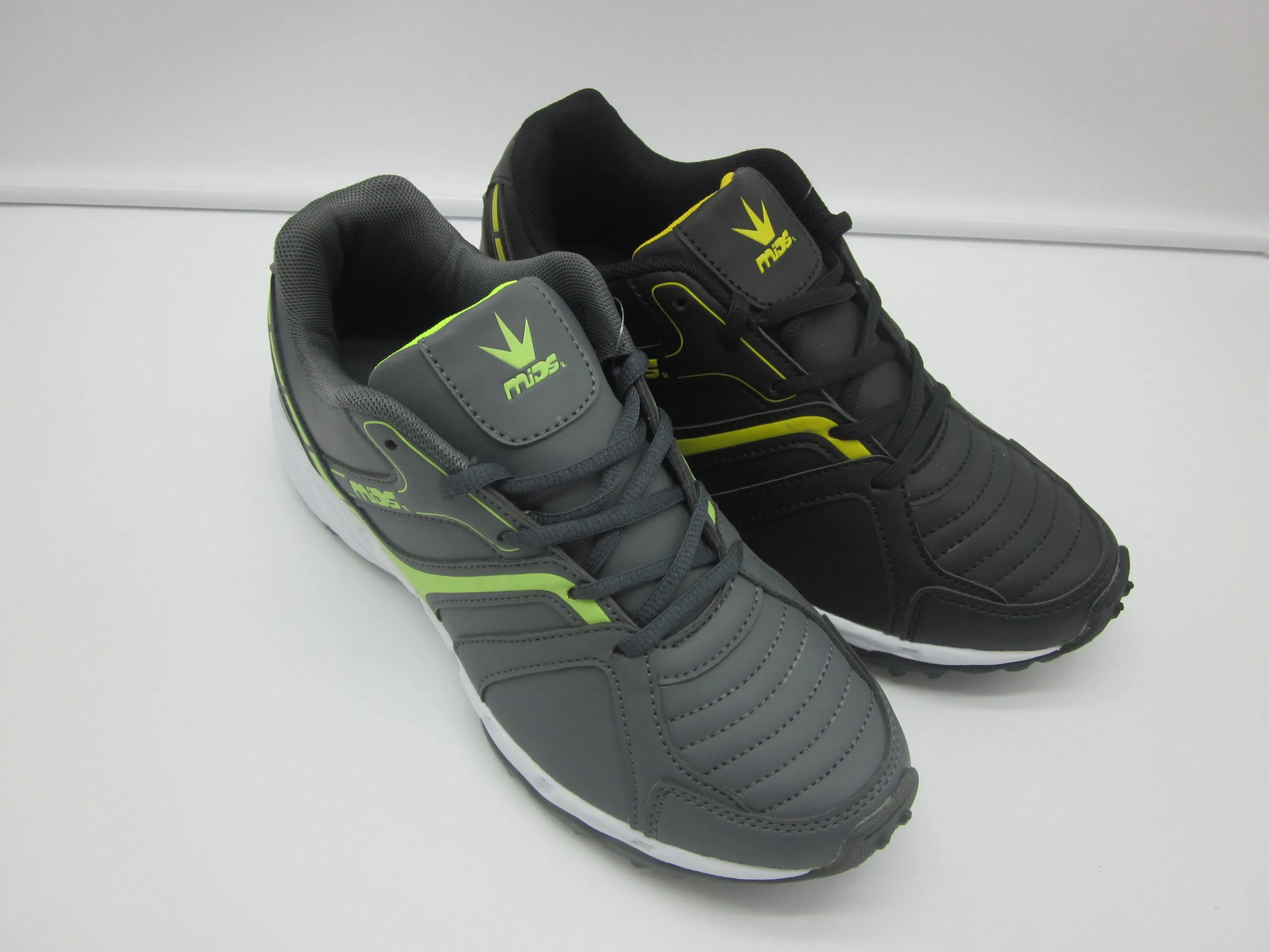 Athletic Functional Shoes Cricket Baseball Shoes with Men