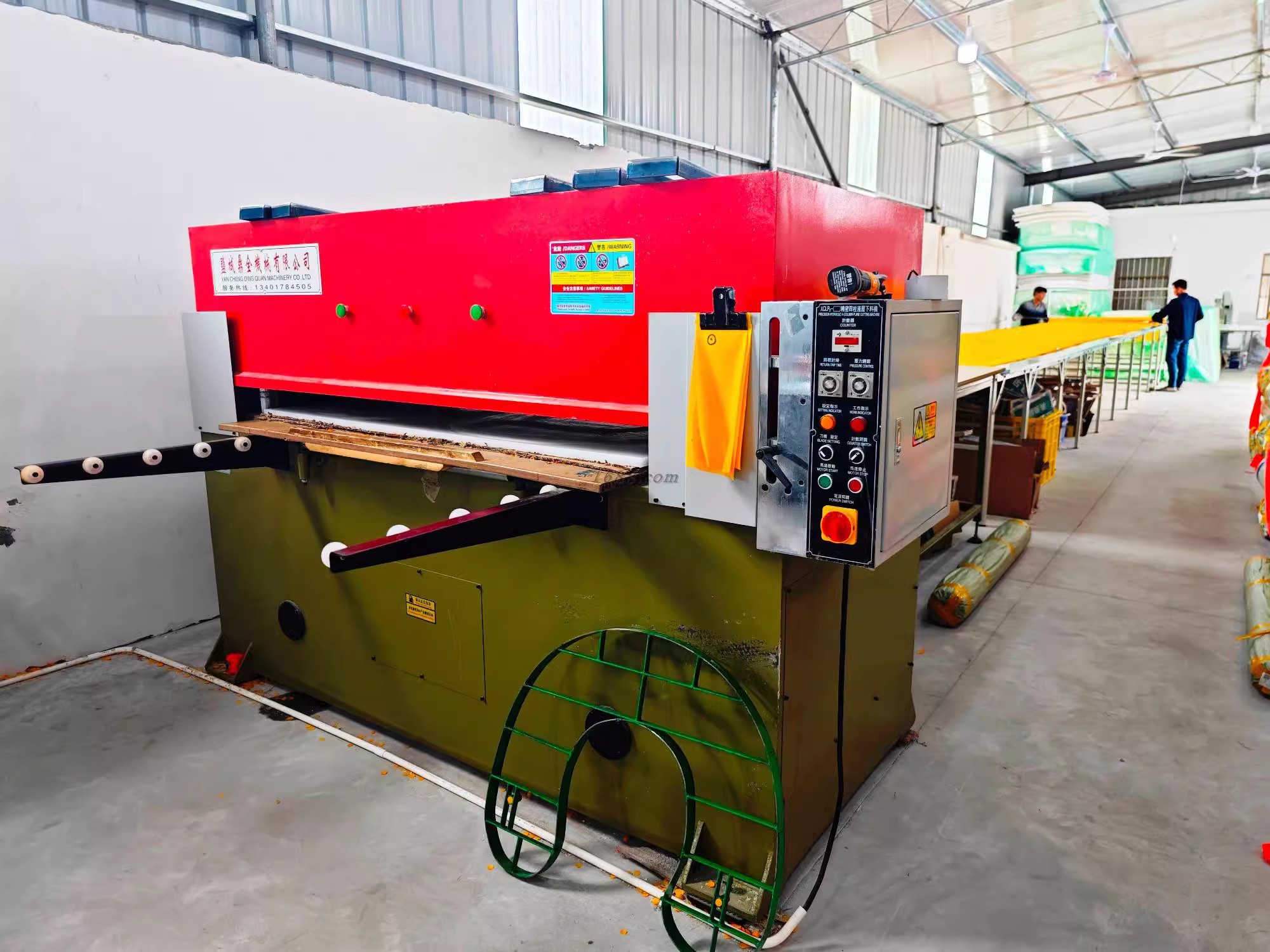 Fabric Cutting Machine