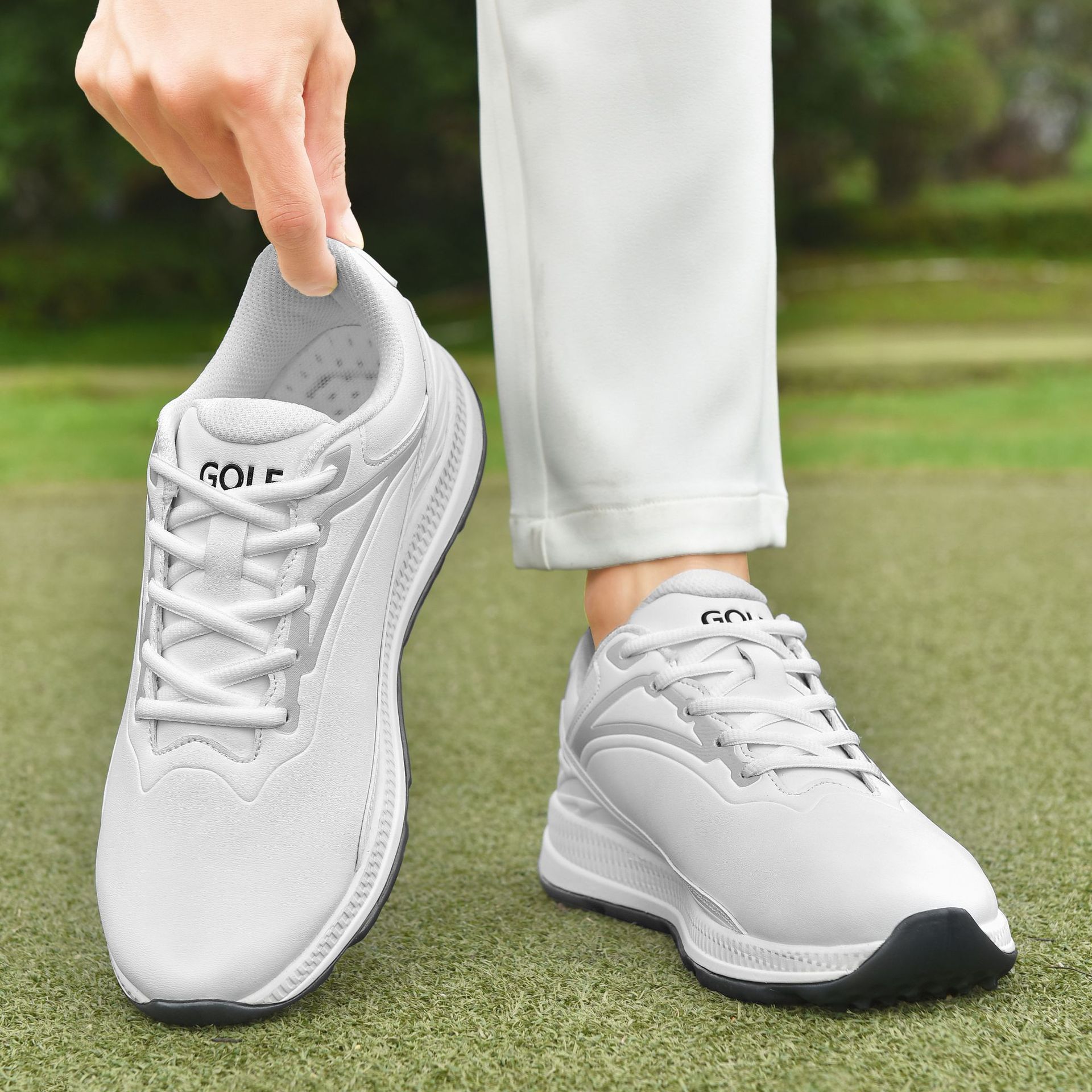 Men's Classic Golf Shoes - with Anti slip Studs on the Sole, Lightweight and Comfortable