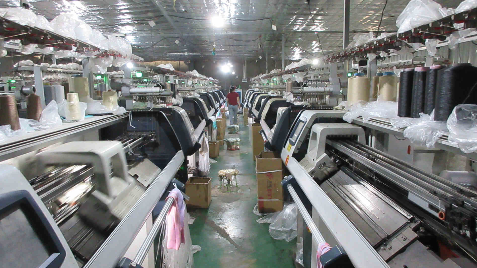 Flyknit knitting process — advanced knitting technology for breathable shoe uppers at Orions Fashion factory