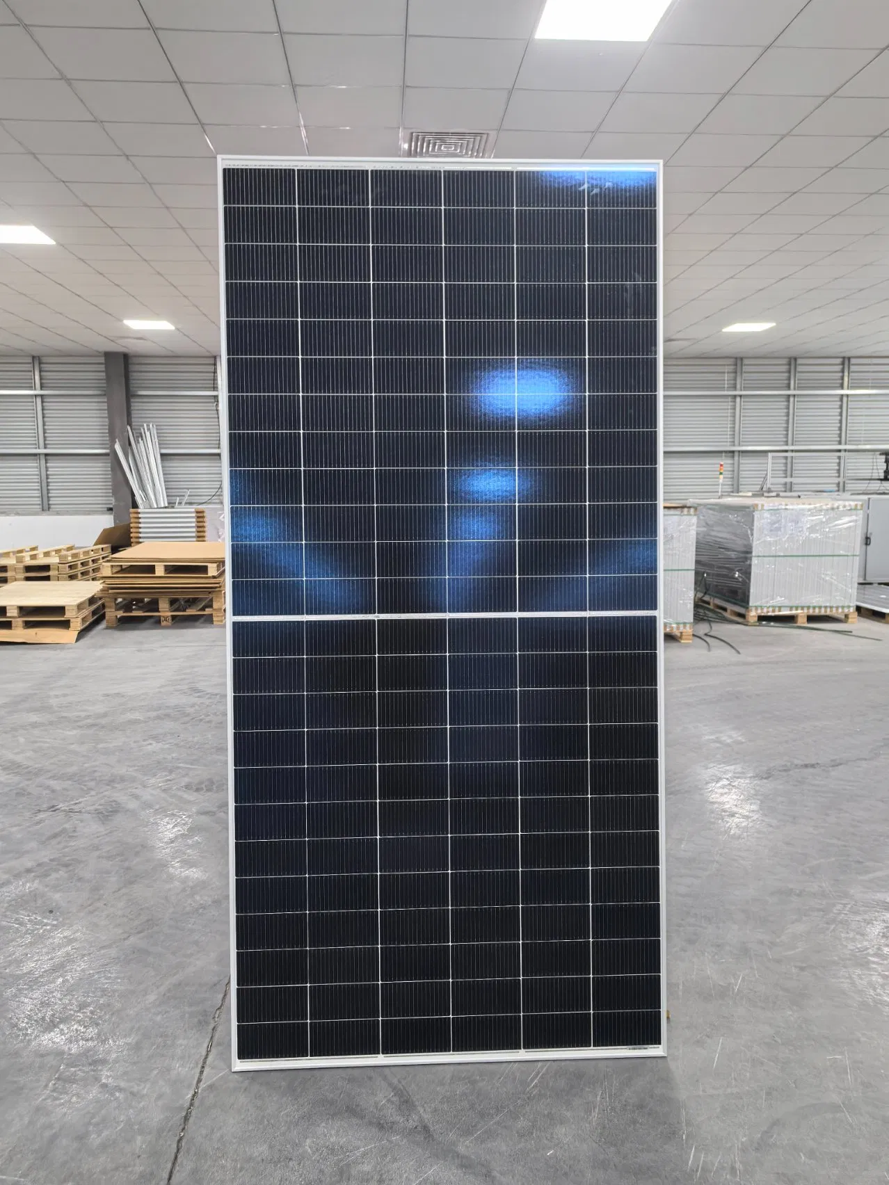 Painel Solar Topcon Longji Jinko de Alta Eficiência a Preços Competitivos para Uso em Sistemas Solares 590W/600W/610W/620W/630W/640W