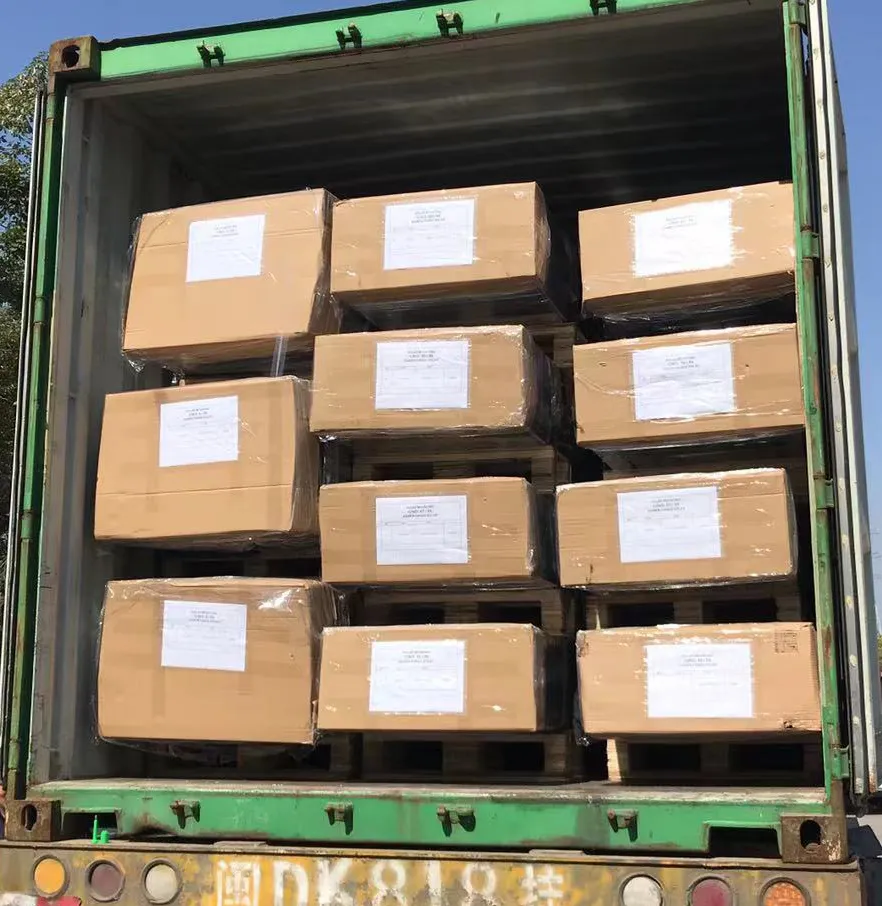 Carregamento de contentor com suportes solares