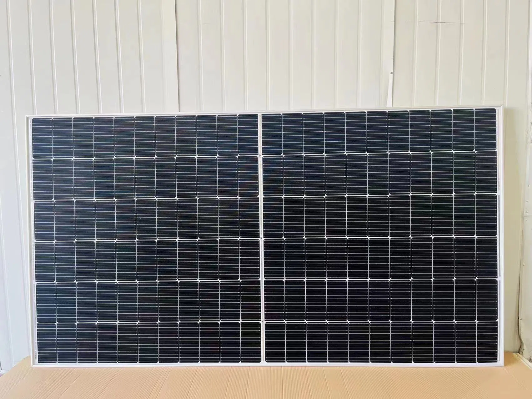 Módulos de Células Half Cell Classe A+ Monocristalinos Tier1 Sistema de Células Mono Perc 400W 410W 450W 550W 670W Painel Solar Portátil de Energia Elétrica Residencial Crystalline PV