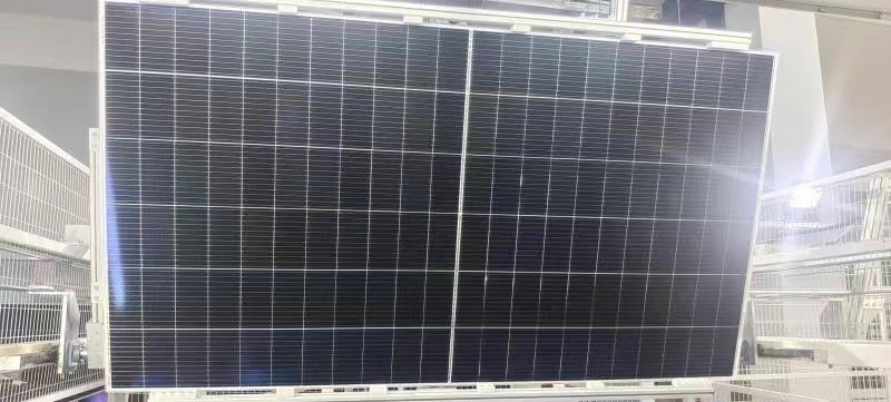 Módulo Solar Perc de Alta Eficiência 600W Painel Solar para Projetos da Indústria Comercial Projetos de Telhado Residencial