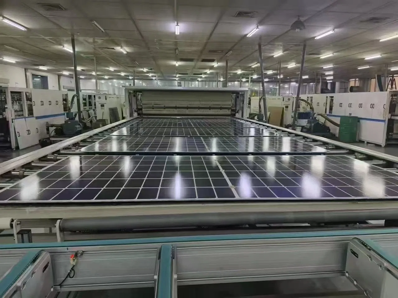 Painel Solar Premium Longi Jinko para Armazenamento no Exterior para Uso Residencial, Comercial, Industrial e Agrícola/Energia Solar