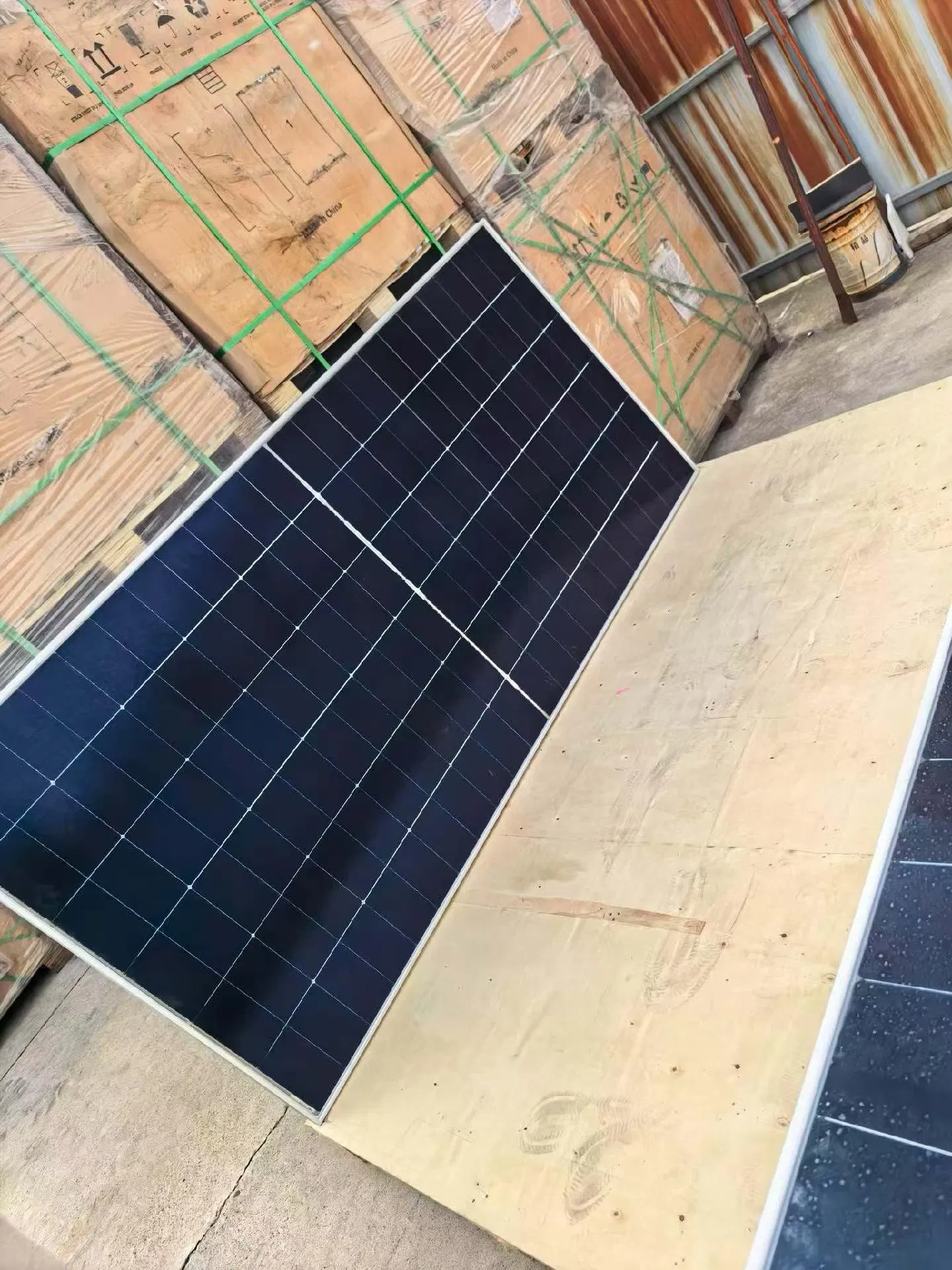 Preço Atacadista 580W 620W 630W Painel Solar Bifacial de Meio Célula para Telhado Comercial