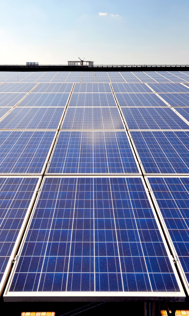 Superfície Metálica do Sistema de Painéis Fotovoltaicos do Tejadilho