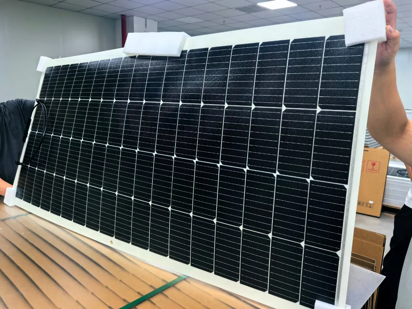 200W 18V painel solar leve e flexível off-grid para Rvs, iates, camping e varandas