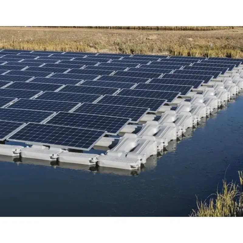 Sistema de Painéis Solares Flutuantes Montados em Plataforma Flutuante Solar
