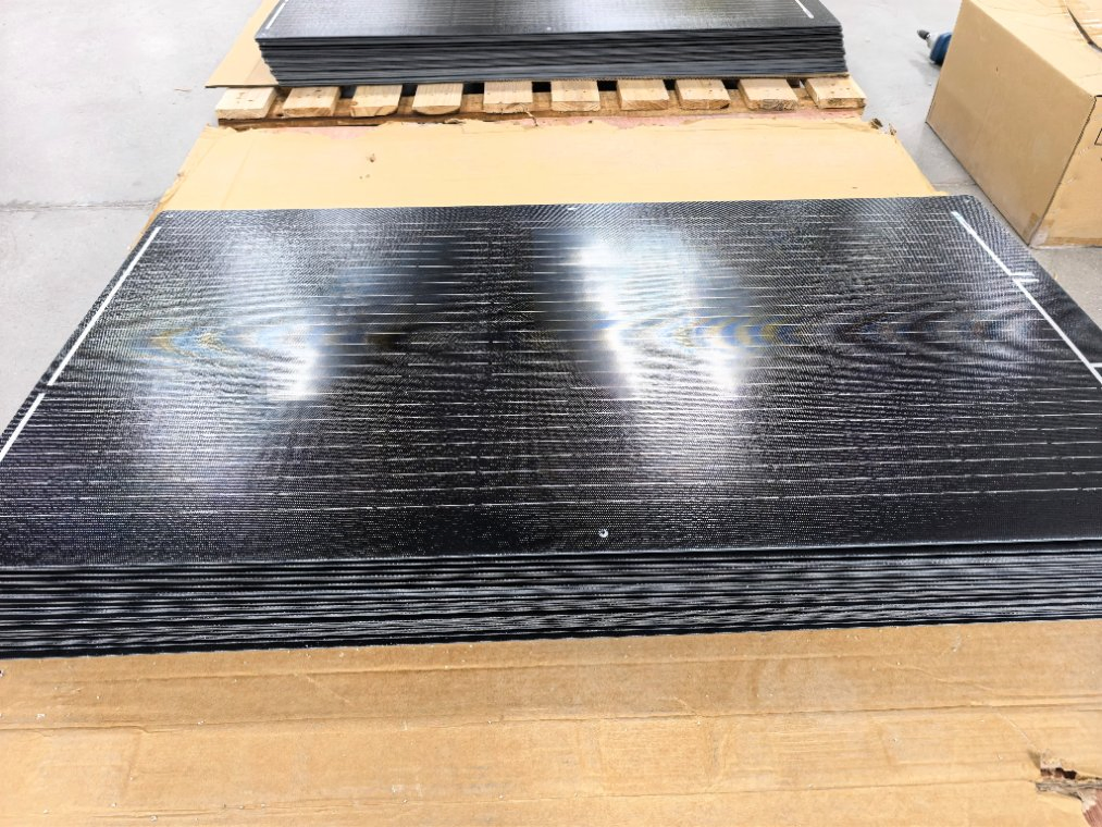 Painel Solar Flexível Leve Preto Total 100W 18V para Rvs, Iates, Camping e Varandas