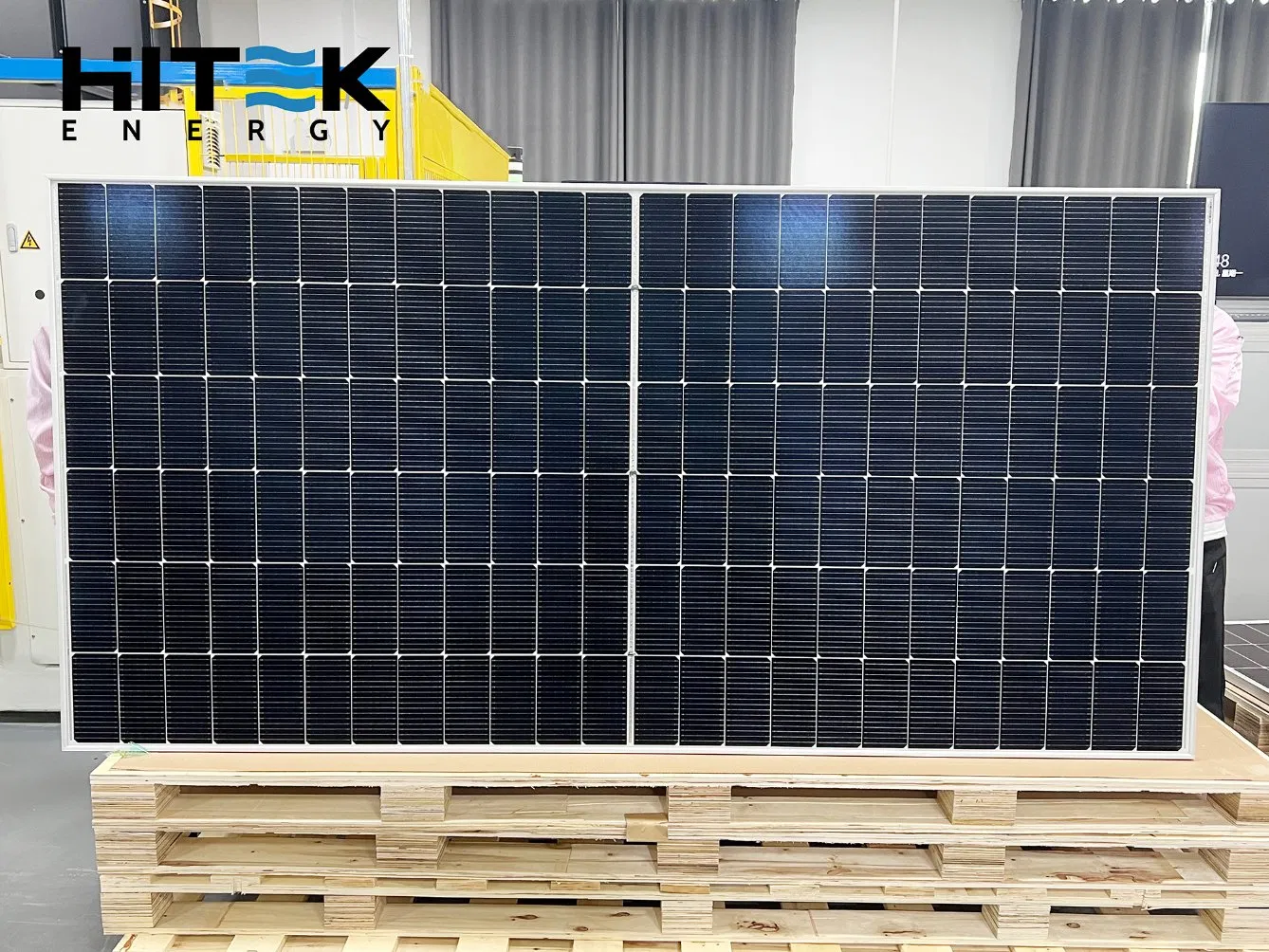 Painéis Solares N Tipo de Alta Eficiência 590W 600W Painel Solar Topcon de Tecnologia Avançada 600 Watt Uso Residencial e Comercial