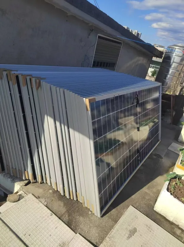 Detalhe do Painel Solar Bifacial