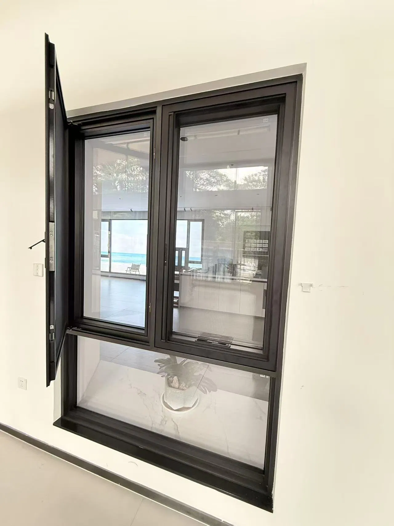Architectural-Grade Aluminum Casement Window – Sleek Structural Design