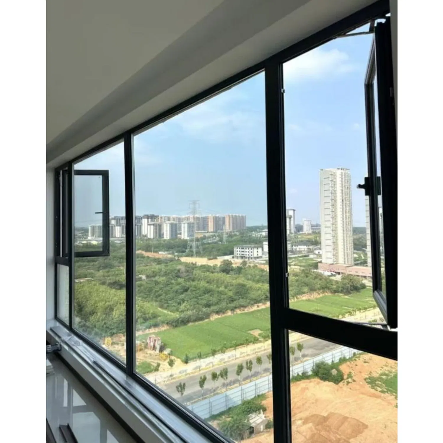 in Stock Noise Reduction Insulated Thermal Break Aluminum Casement Window for Exhibition Halls