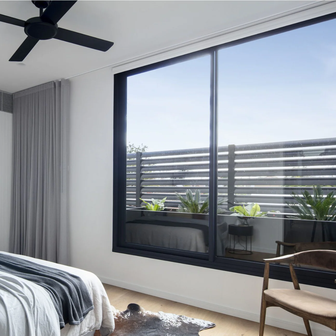 Customized Sliding Window with Heat Resistant Glass and Minimal Aluminum Profile for Villas