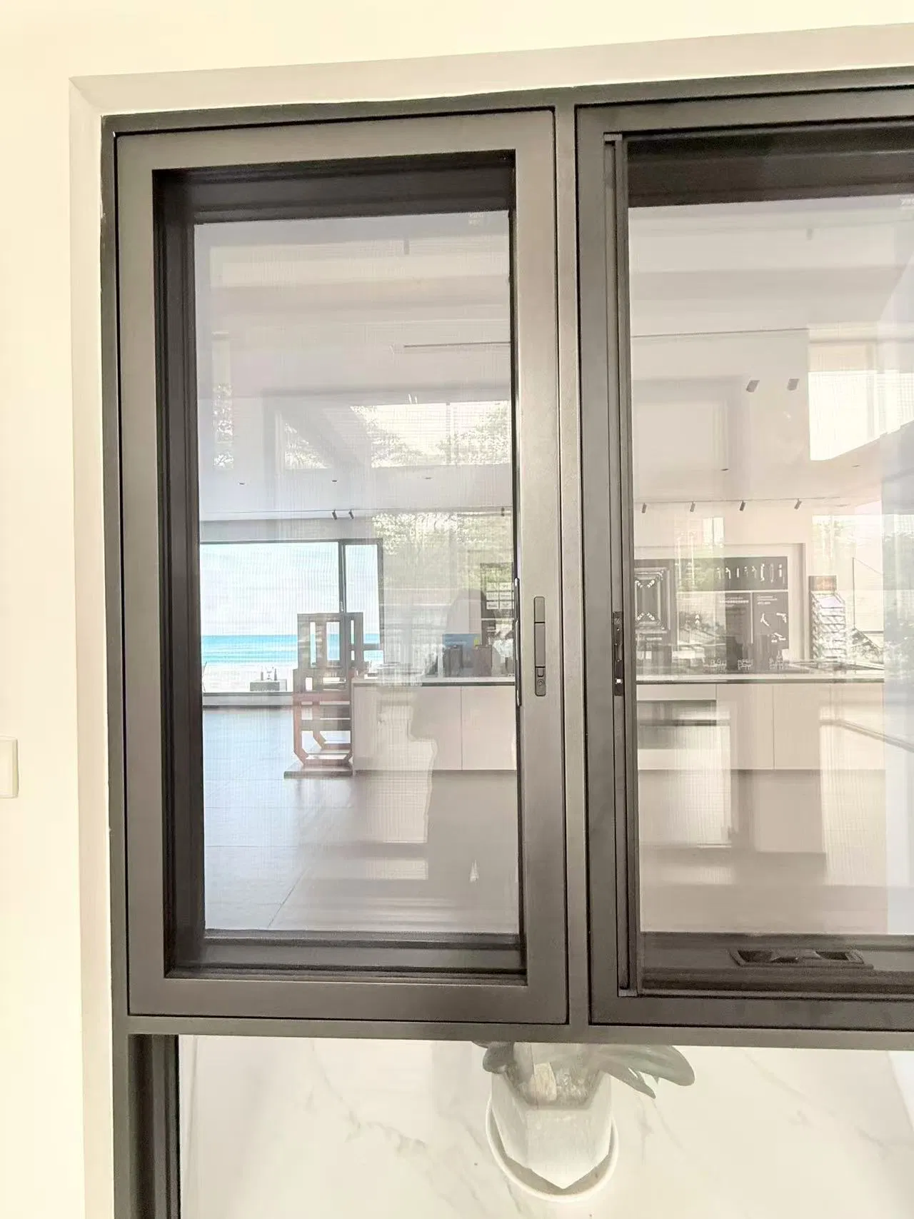 Architectural-Grade Aluminum Casement Window – Sleek Structural Design