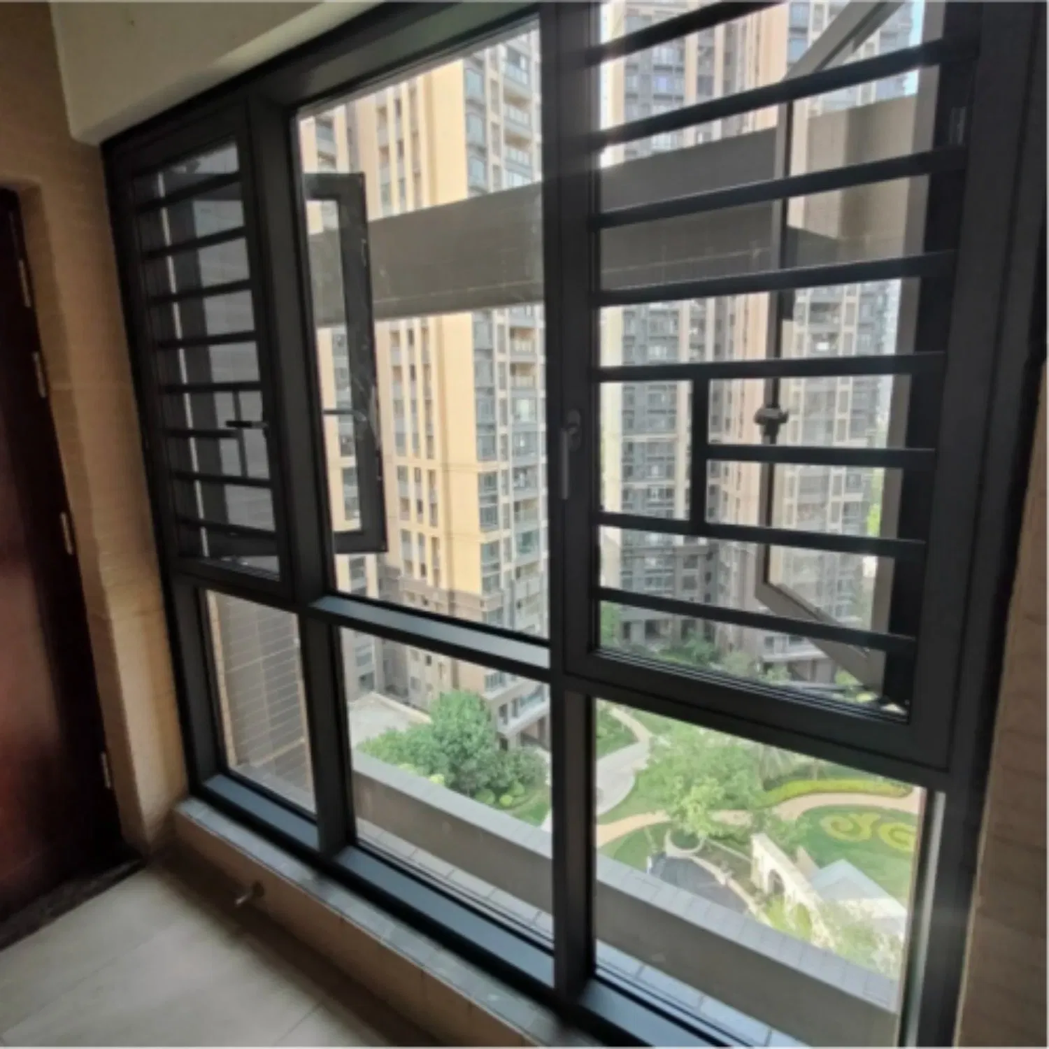 in Stock Noise Reduction Insulated Thermal Break Aluminum Casement Window for Exhibition Halls