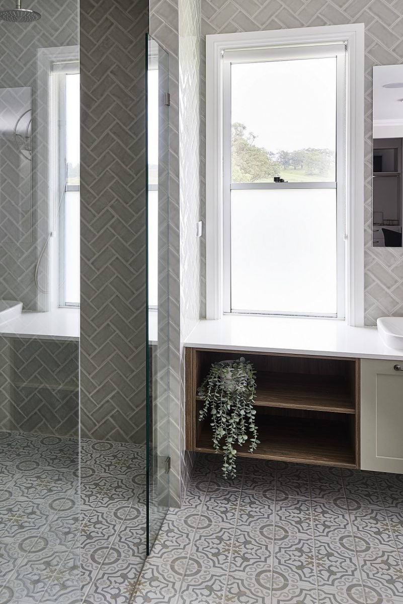Customized Sliding Window with Heat Resistant Glass and Minimal Aluminum Profile for Villas
