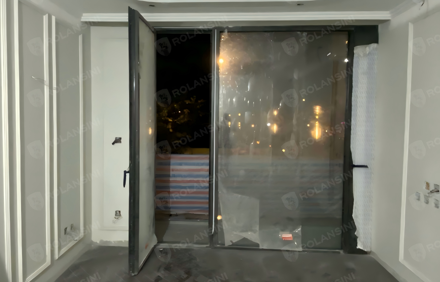 110 series inward-opening micro-ventilation windows / Large fixed glass windows