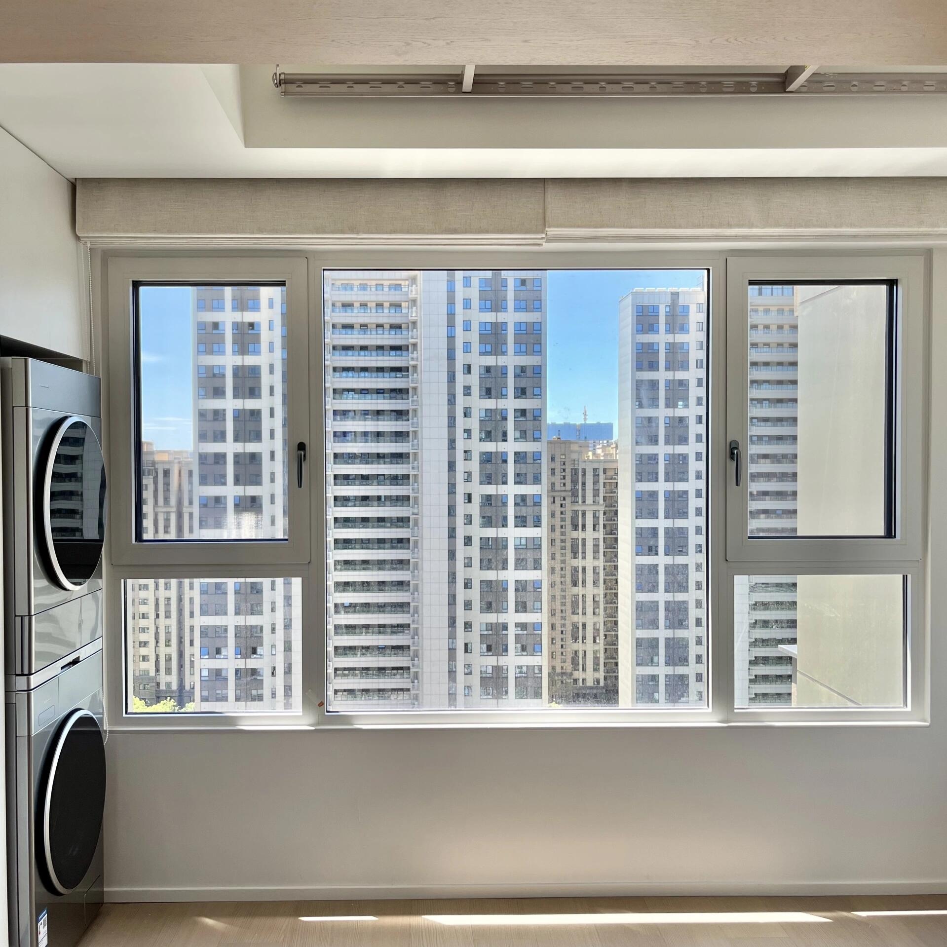 Wind Load Certified Aluminum Casement Windows Tempered Modern for Living Room Horizontal Swing High Rise Structural Strength