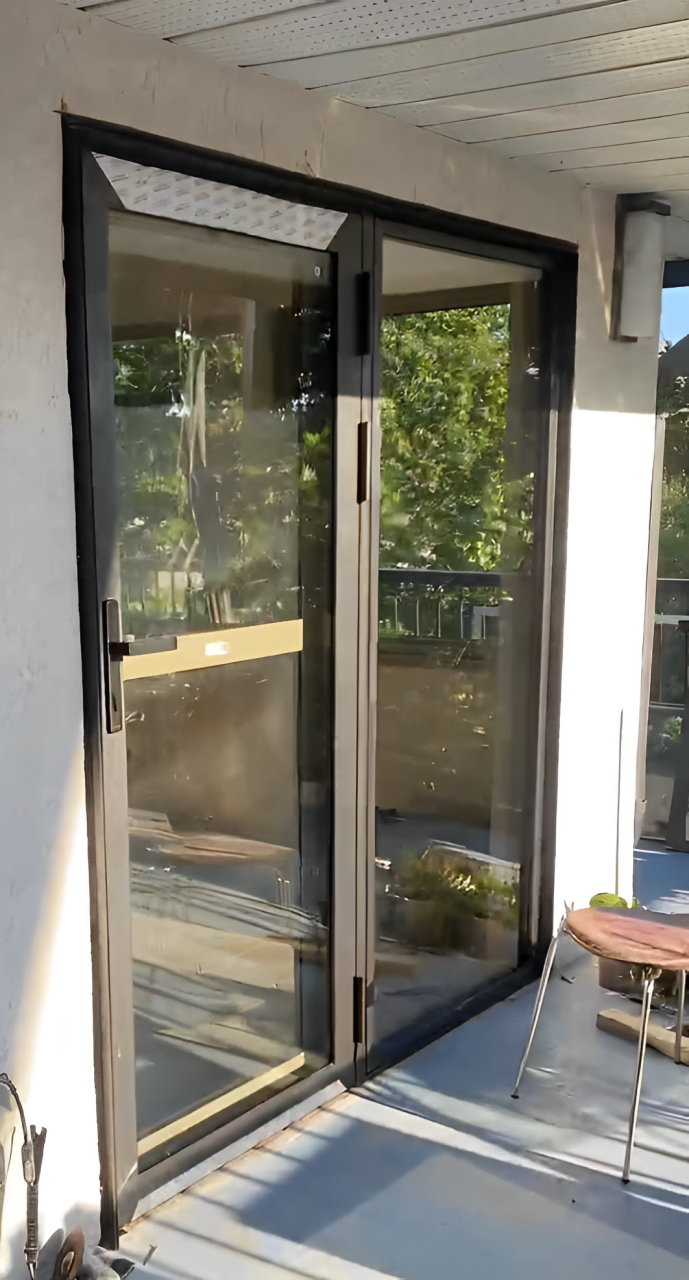 R3M Hinged Pivot Door details