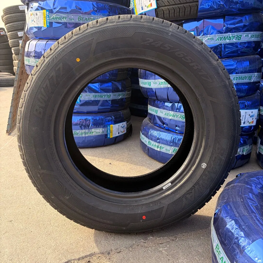 Silent-Luxury passenger car tire for premium EVs