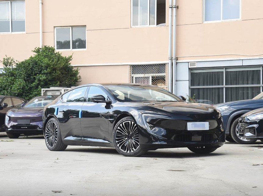 Avatr 12, Four-Wheel Drive, 4-Door, 5-Seater Sedan, Long Battery Life, High Quality, EV