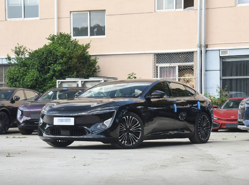 Avatr 12, Four-Wheel Drive, 4-Door, 5-Seater Sedan, Long Battery Life, High Quality, EV