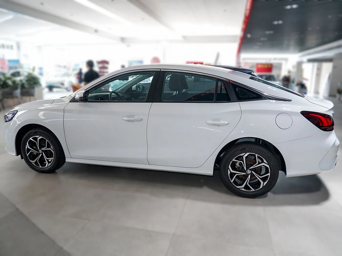 Factory Supply Easy Maintenance Petrol Car for Areas with Limited Charging Infrastructure