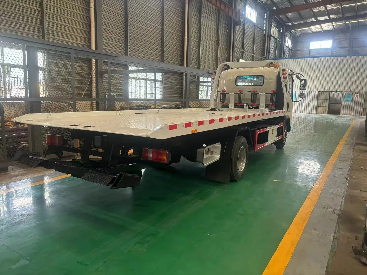 HOWO 5tons Platform Wrecker Truck Towing Truck with Winch for Road Rescue
