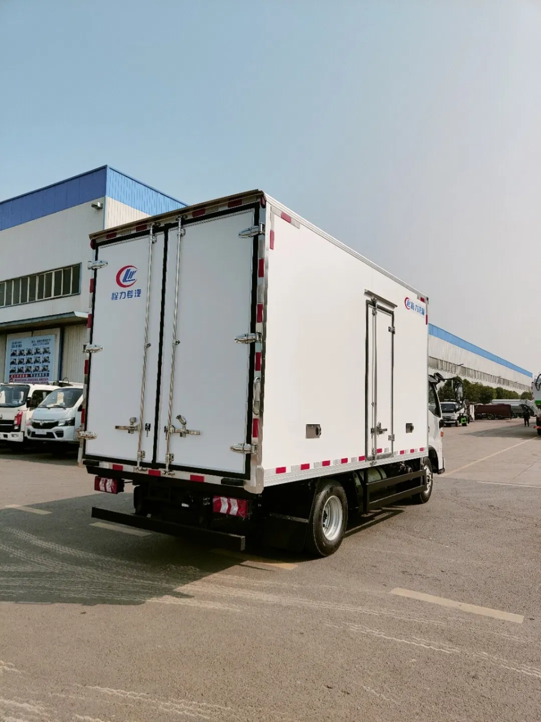 JAC V5 Gas Fuel Refrigerated Truck for Fresh Meat and Milk Transport