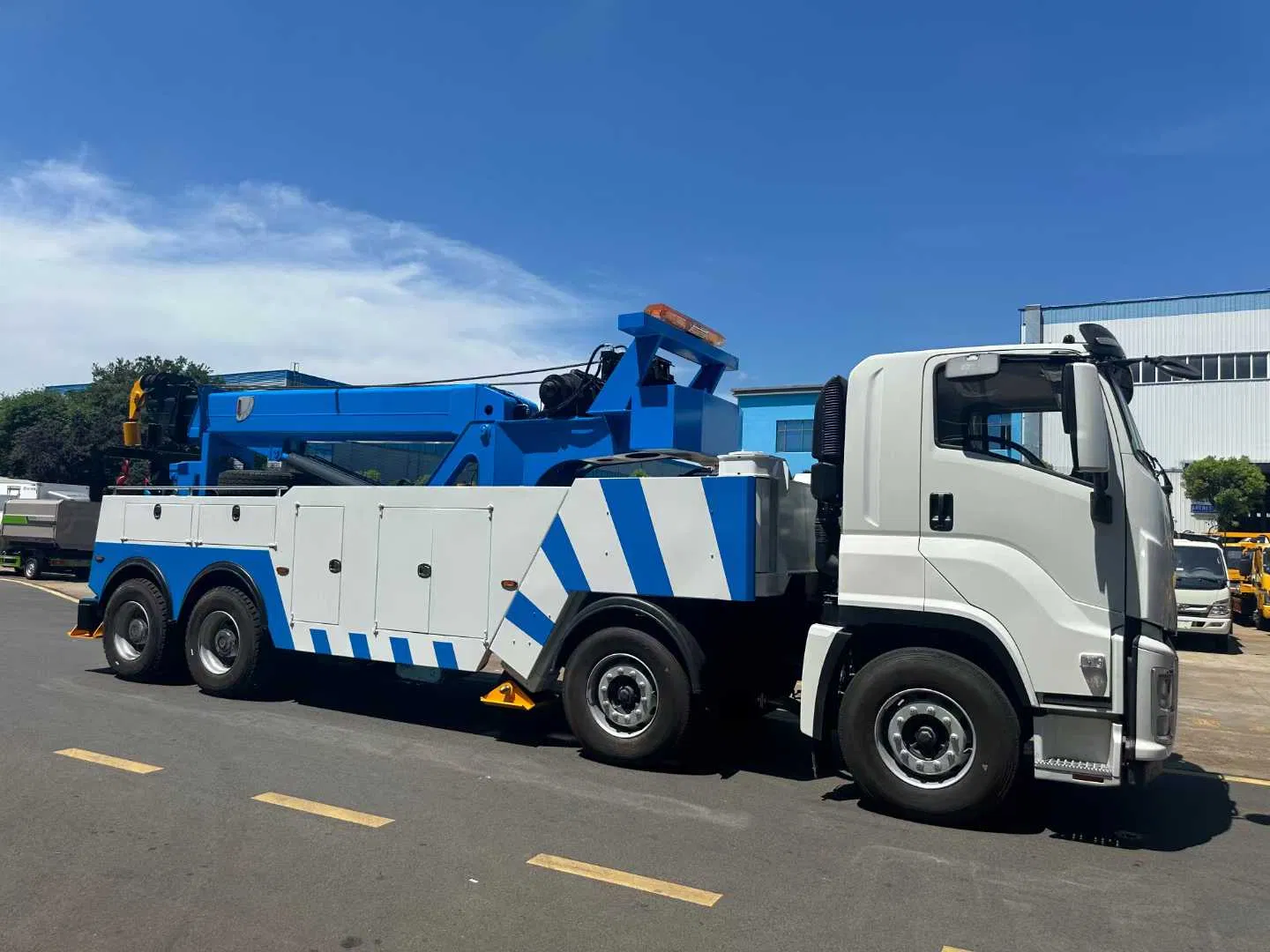 Heavy Duty 30ton Separate Tow and Wrecker Vehicle Emergency Towing Truck with Crane