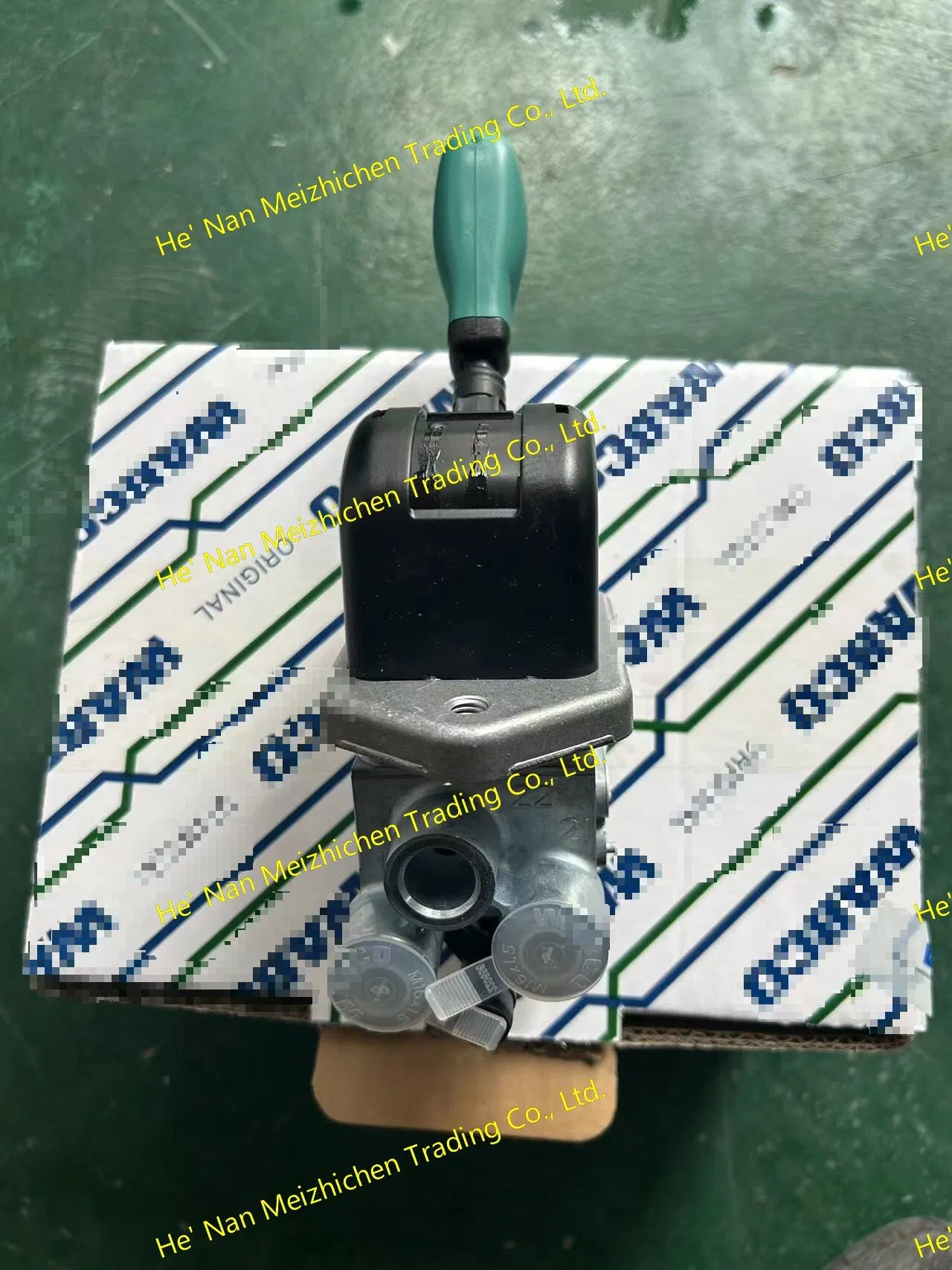 Durable A0034305981 Hand Brake Valve for Heavy Vehicles