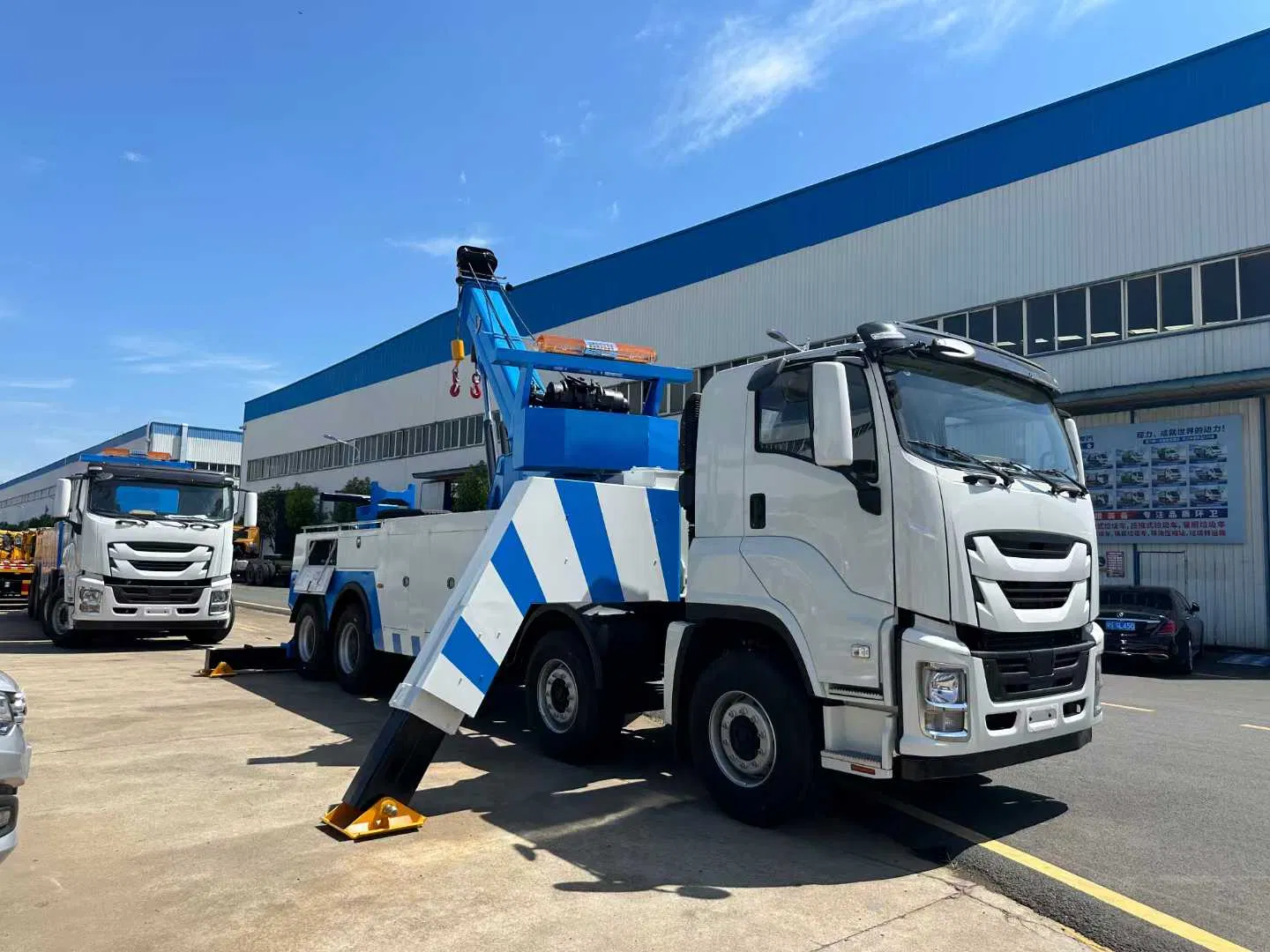 Heavy Duty 30ton Separate Tow and Wrecker Vehicle Emergency Towing Truck with Crane