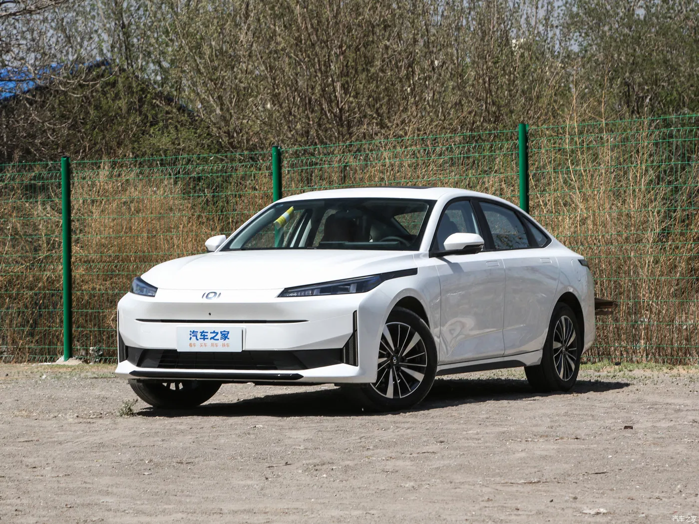 Changan Qiyuan A05 New Energy Car - High-Performance Electric/Hybrid Vehicle