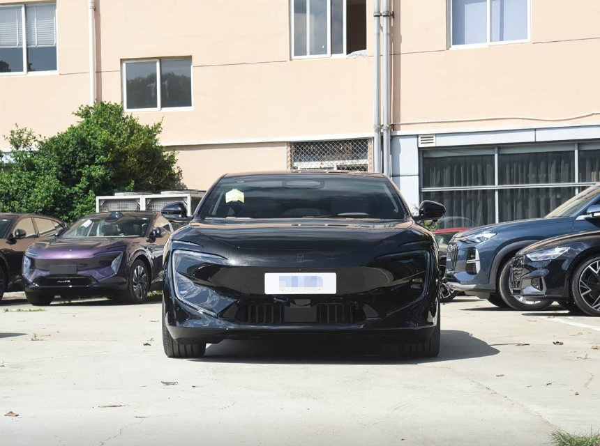 Avatr 12, Four-Wheel Drive, 4-Door, 5-Seater Sedan, Long Battery Life, High Quality, EV