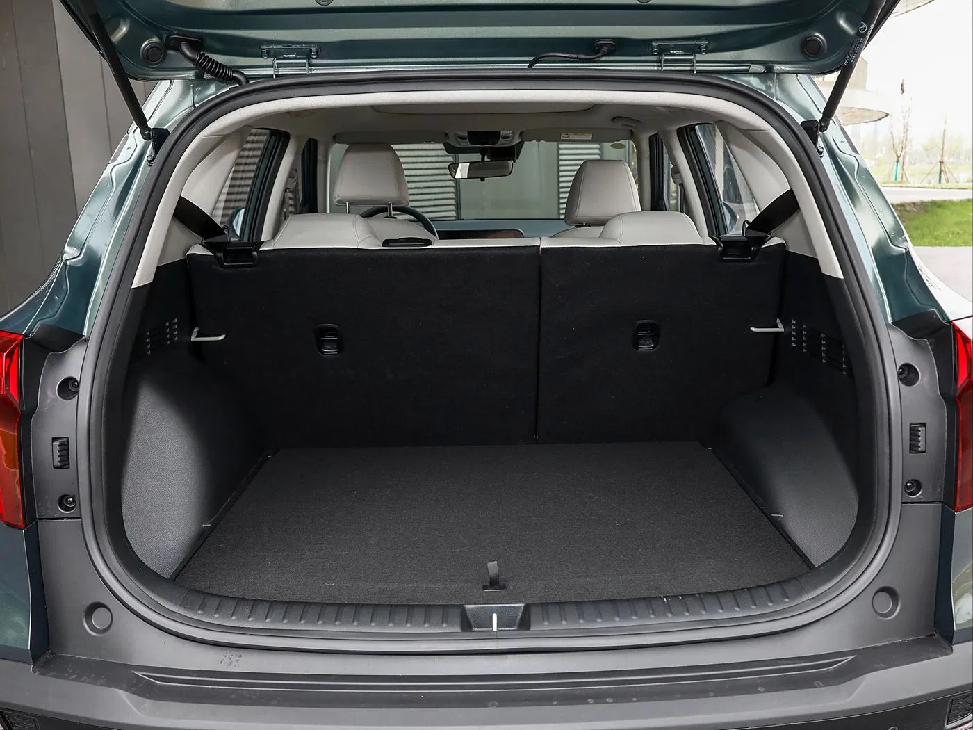 Cost-Effective Spark-Ignition Engine Vehicle for Areas with Limited Charging Infrastructure