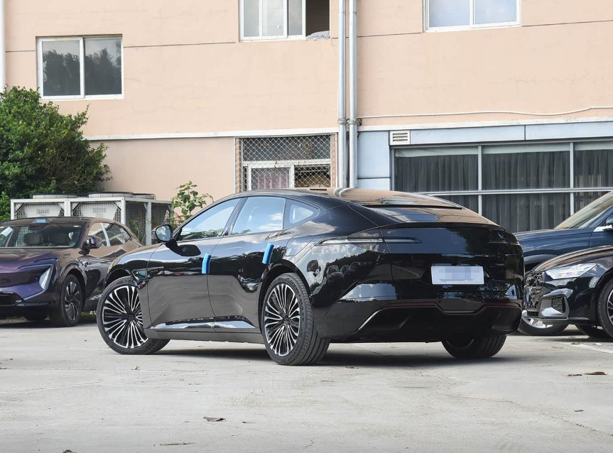 Avatr 12, Four-Wheel Drive, 4-Door, 5-Seater Sedan, Long Battery Life, High Quality, EV