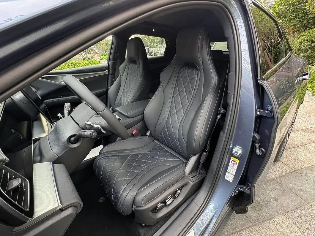 BYD Sea Lion Side View