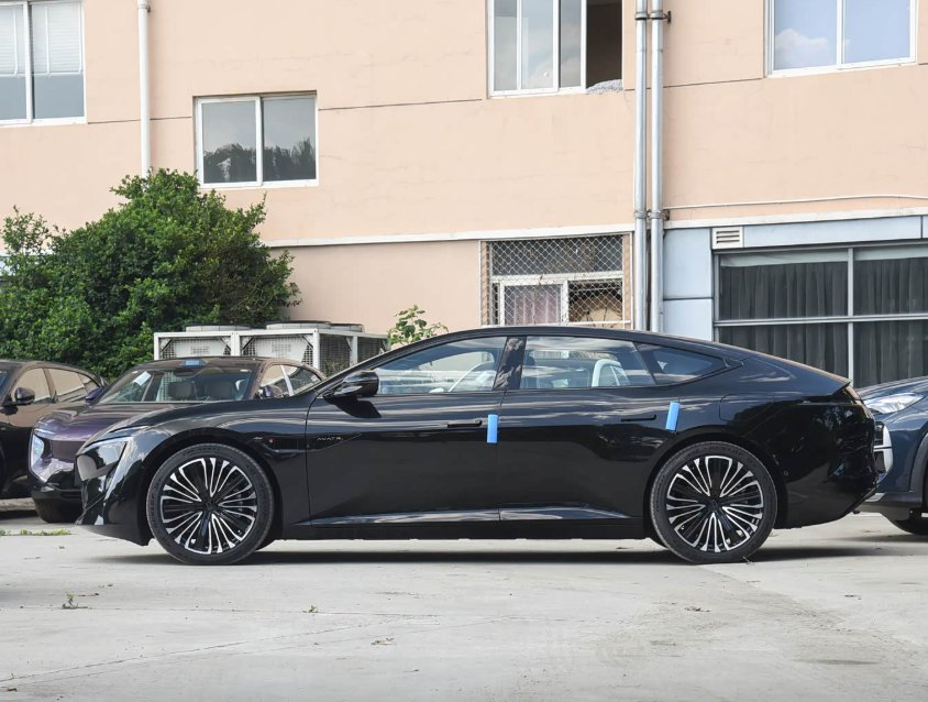 Avatr 12, Four-Wheel Drive, 4-Door, 5-Seater Sedan, Long Battery Life, High Quality, EV