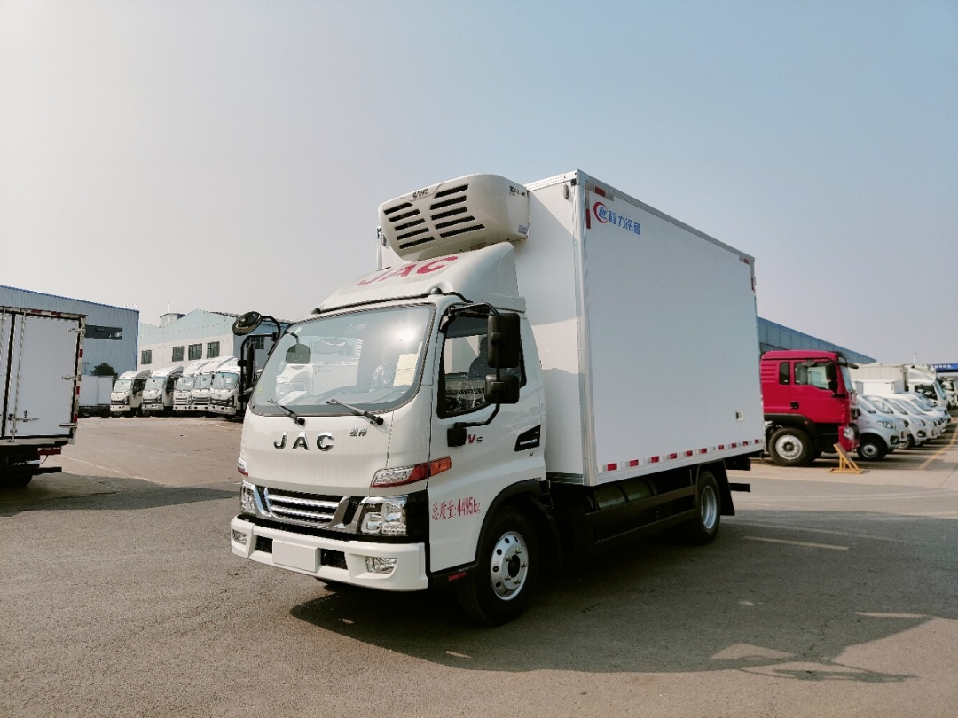 JAC V5 Gas Fuel Refrigerated Truck for Fresh Meat and Milk Transport